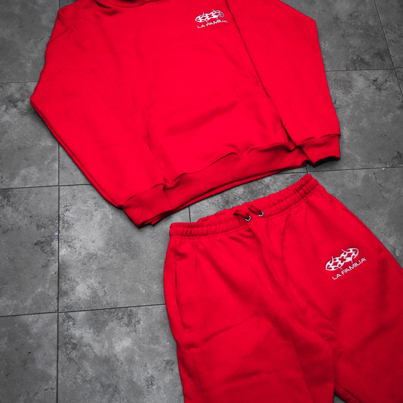 LAFAMILIA RED FLARES