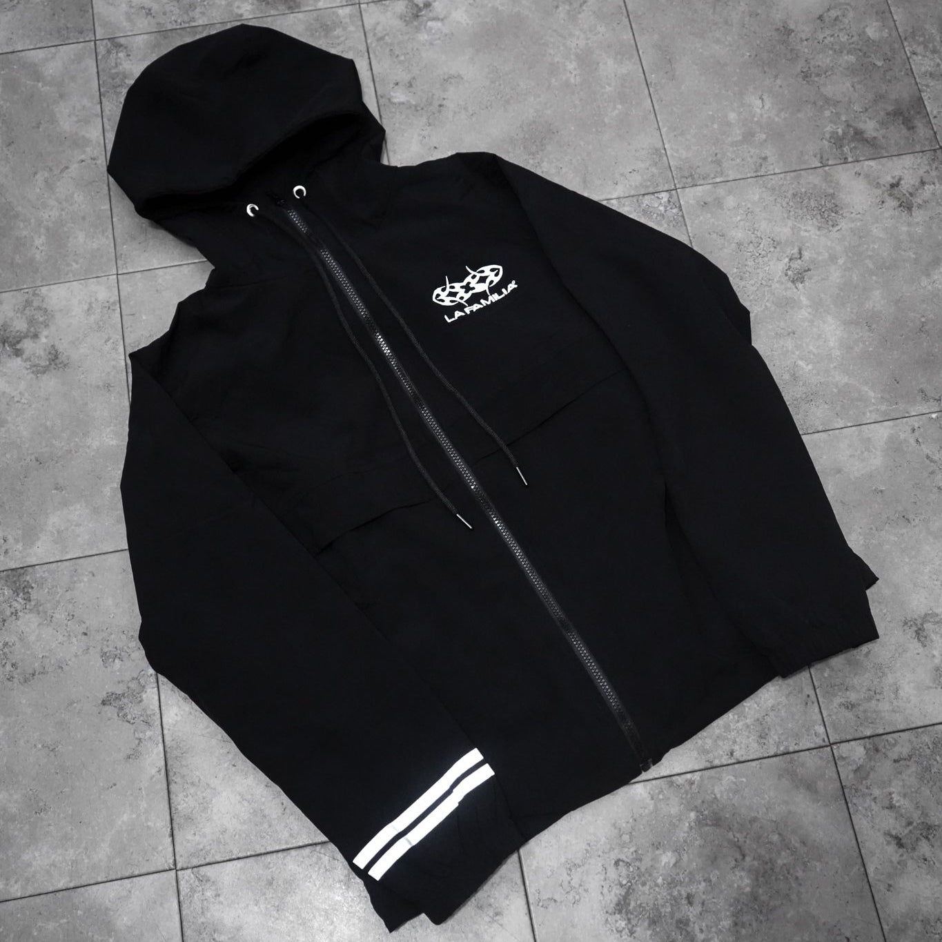 LAFAMILIA NYLON ZIP UP - BLACK